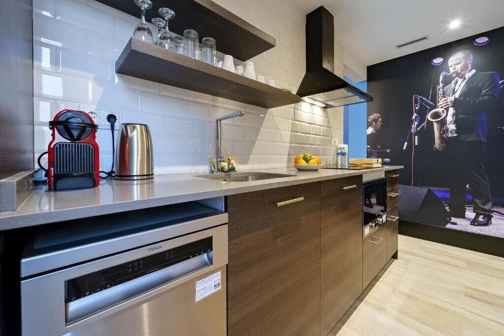 Апартаменти Habitat Cool Jazz Apartments 3*