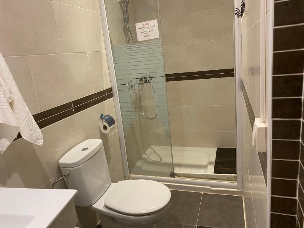 Апартаменты Hostal Granvia 628 3*