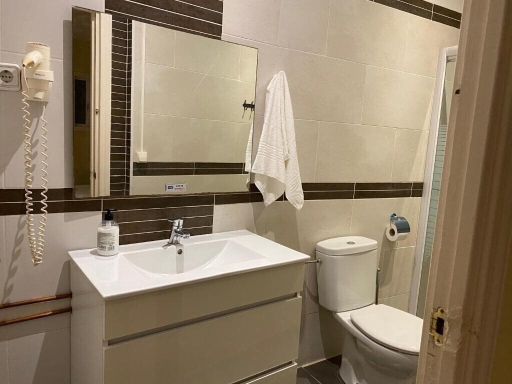 Панорама Hostal Granvia 628 3*