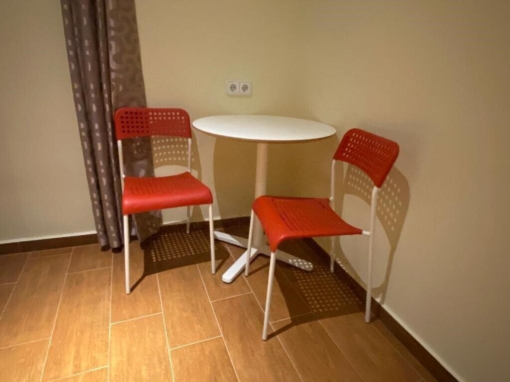 Отель Hostal Granvia 628 3*