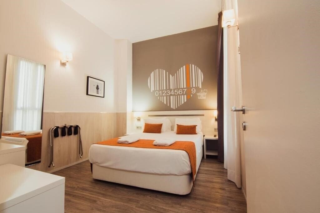 Панорама Live Barcelona Hostal 3*