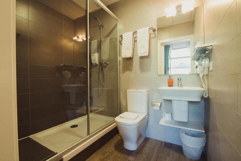 Территория Live Barcelona Hostal 3*