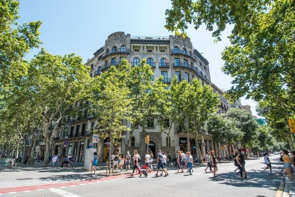 Готель Safestay Barcelona Passeig De Gracia (Adults Only) 3*
