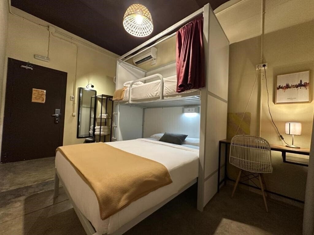 Территория The Loft Hostel Barcelona 3*