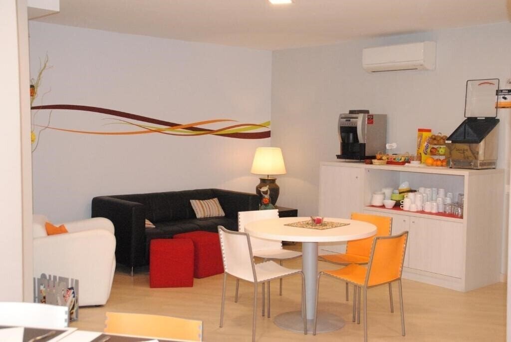 Фотографія Hostal Aslyp 114 Barcelona 2*