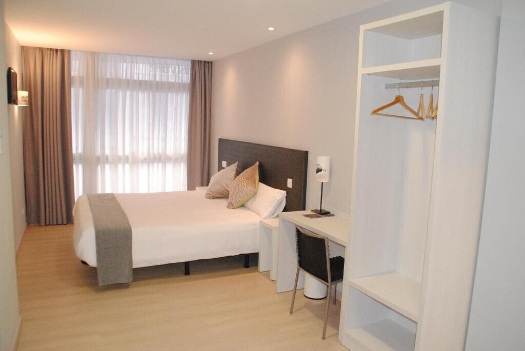 Територія Hostal Aslyp 114 Barcelona 2*