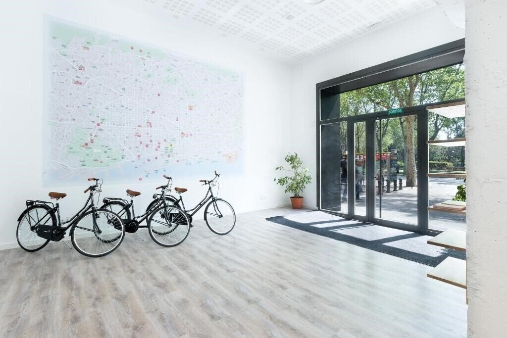 Территория Ant Hostel Barcelona 2*