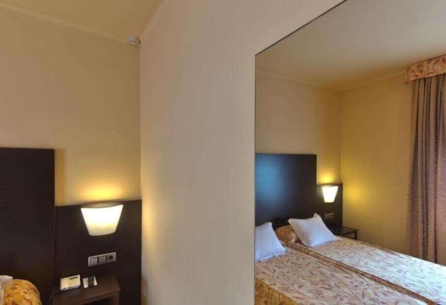 Панорама Apartamentos Hotel Pessets & Spa 3*