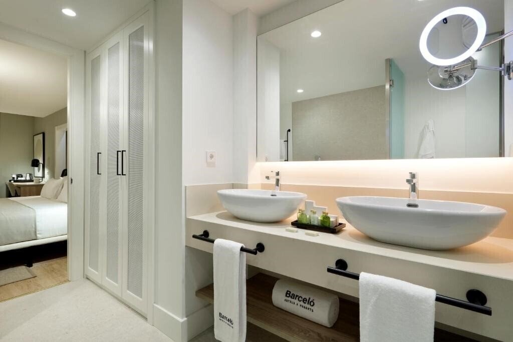 Панорама Barcelo Oviedo Cervantes 5*