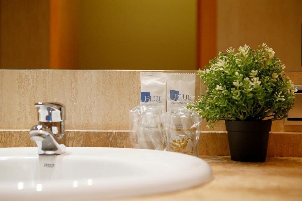 Фото Hotel Marques Gijon 3*