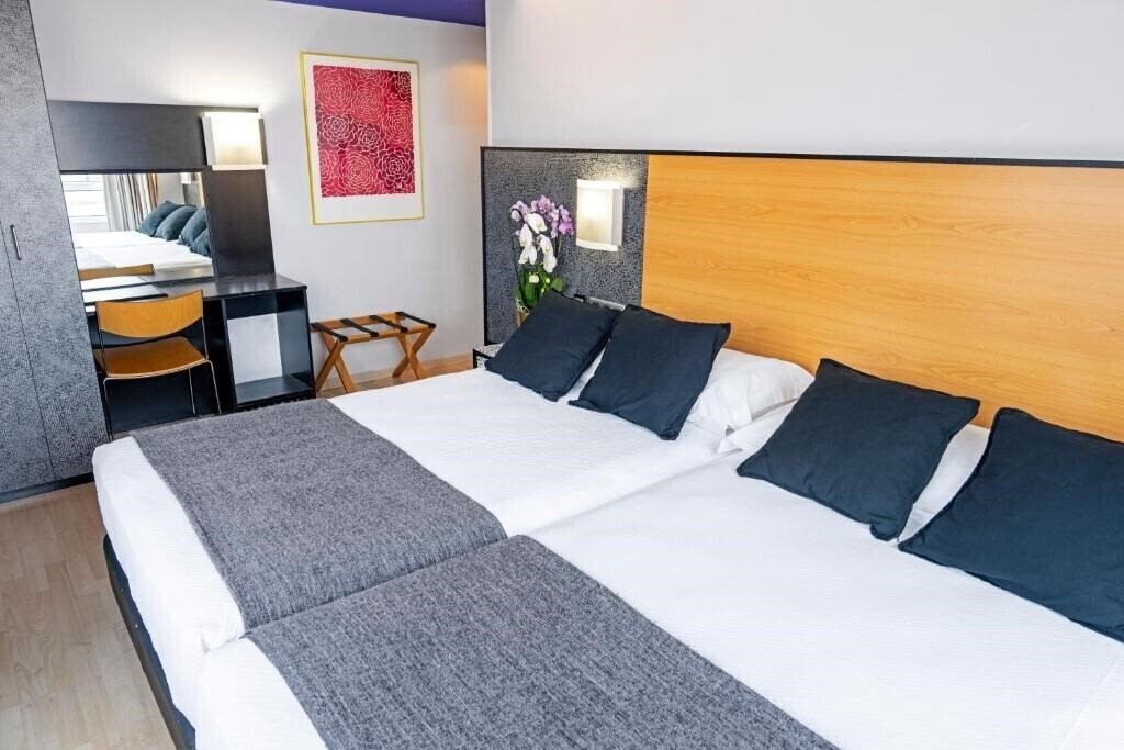 Апартаменти Hotel Pathos Gijon by Faranda Express 3*