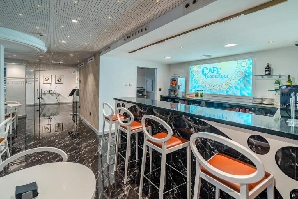 Фотографія La Boutique Puerta Osario 3*