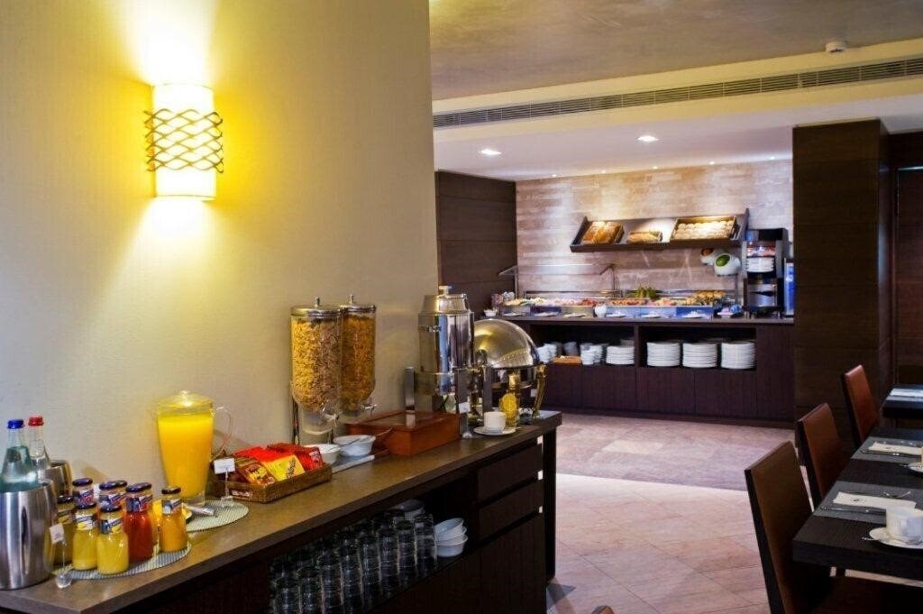 Апартаменти Hotel Eurostars Patios De Cordoba 4*