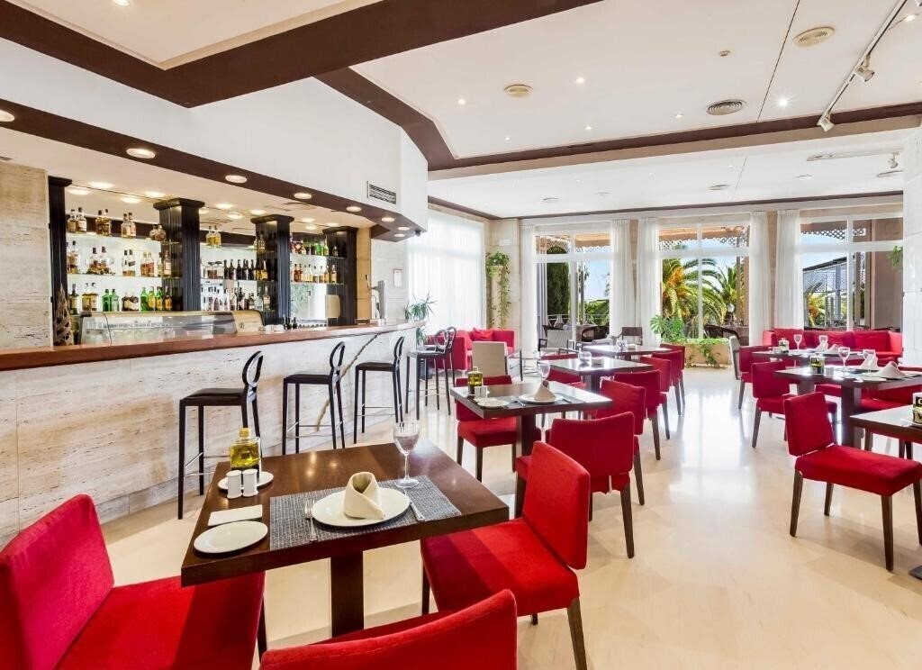 Панорама Eurostars Las Adelfas 4*