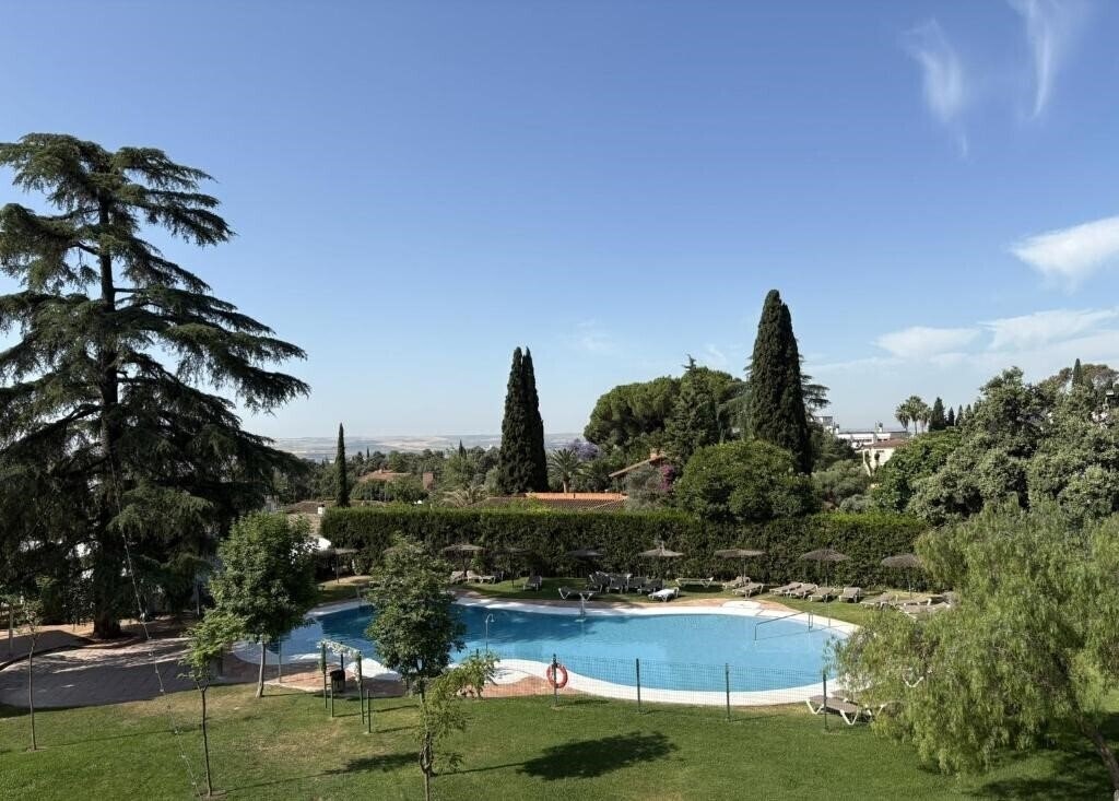 Територія Ayre Hotel Cordoba 4*