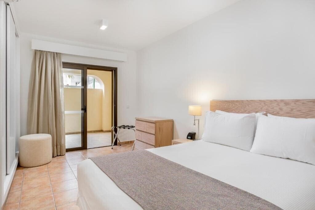 Панорама Royal Sunset Beach Club By Diamond Resorts 3*