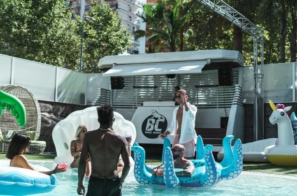 Територія Benidorm Celebrations Pool Party Resort 3*
