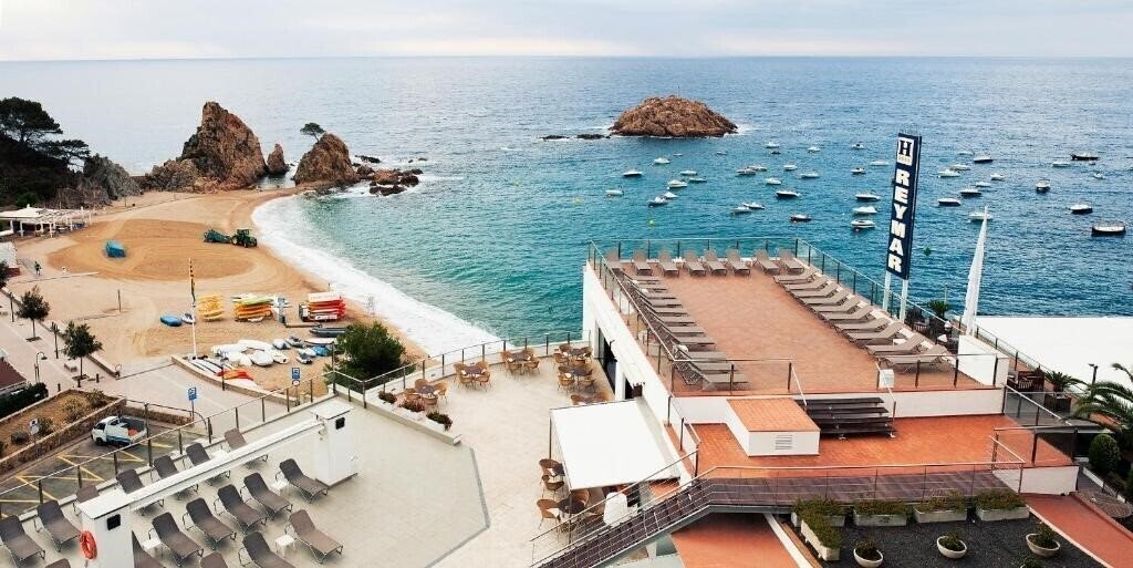 Территория Best Western Premier Gran Hotel Reymar 4*