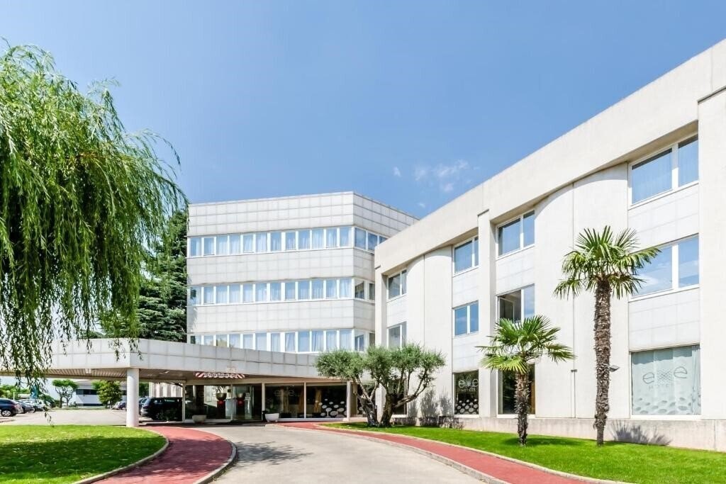 Территория Exe Parc Del Valles 4*