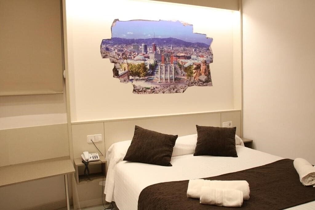 Территория Travessera Hotel And Parc Guel 2*