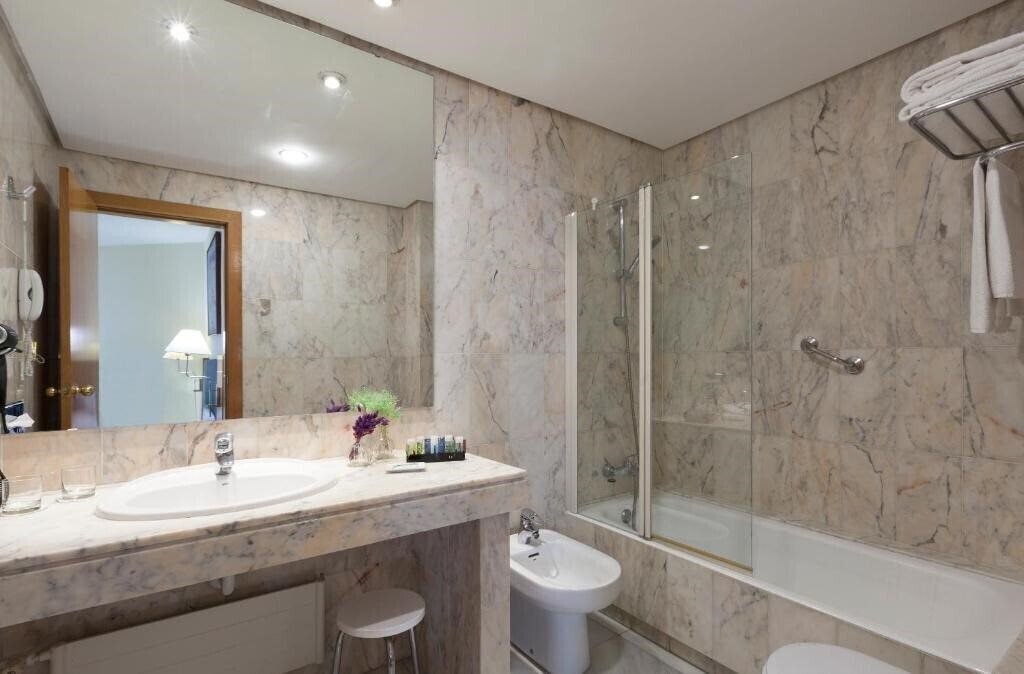 Вид Hotel URH Ciutat de Mataro (ex. NH Ciutat de Mataro) 3*