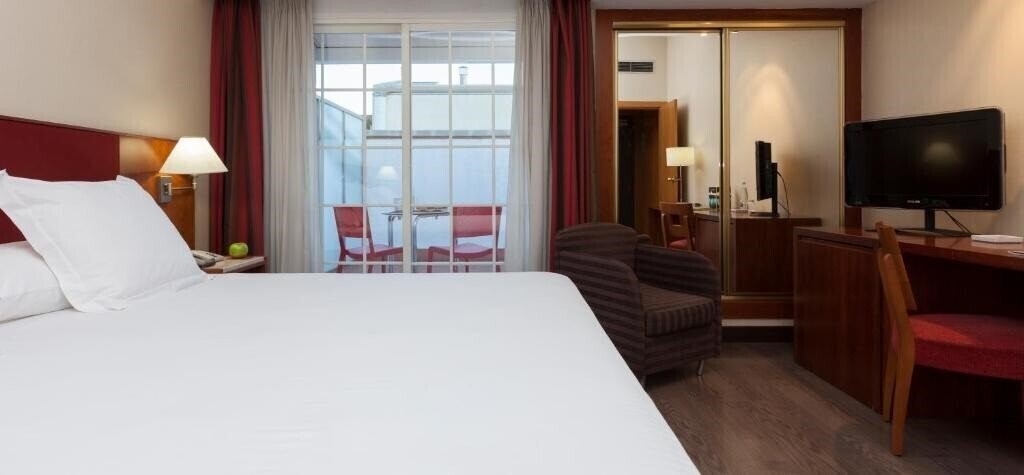 Апартаменты Hotel URH Ciutat de Mataro (ex. NH Ciutat de Mataro) 3*