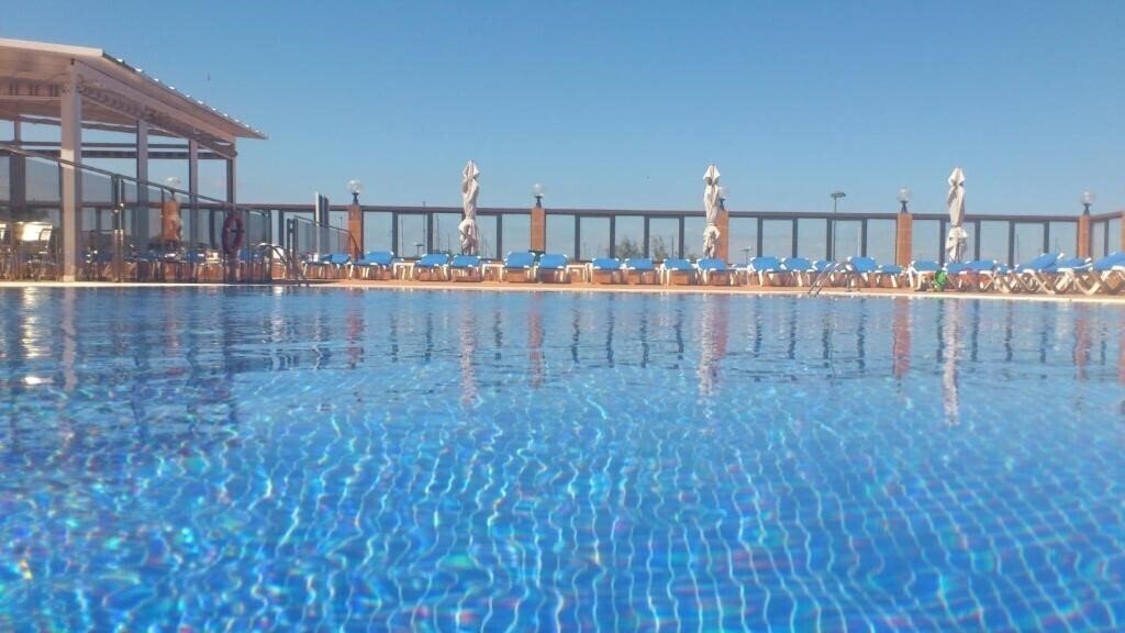 Изображение Univers 3*