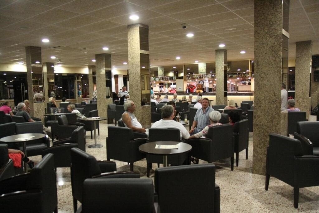 Картинка Univers 3*