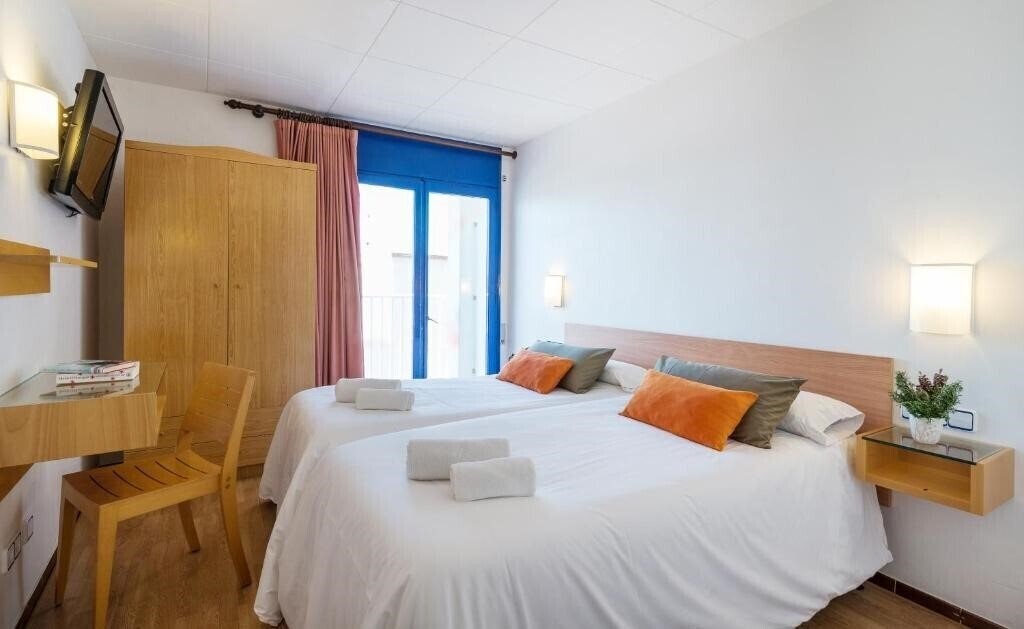 Панорама Hotel & Diving Les Illes 2*