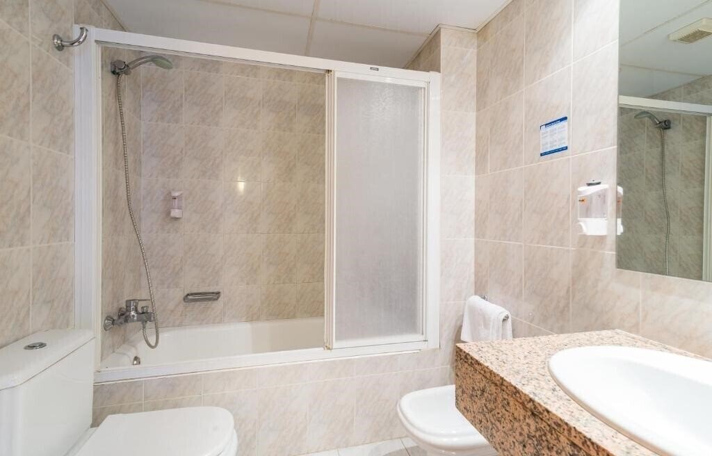 Территория Hotel & Diving Les Illes 2*