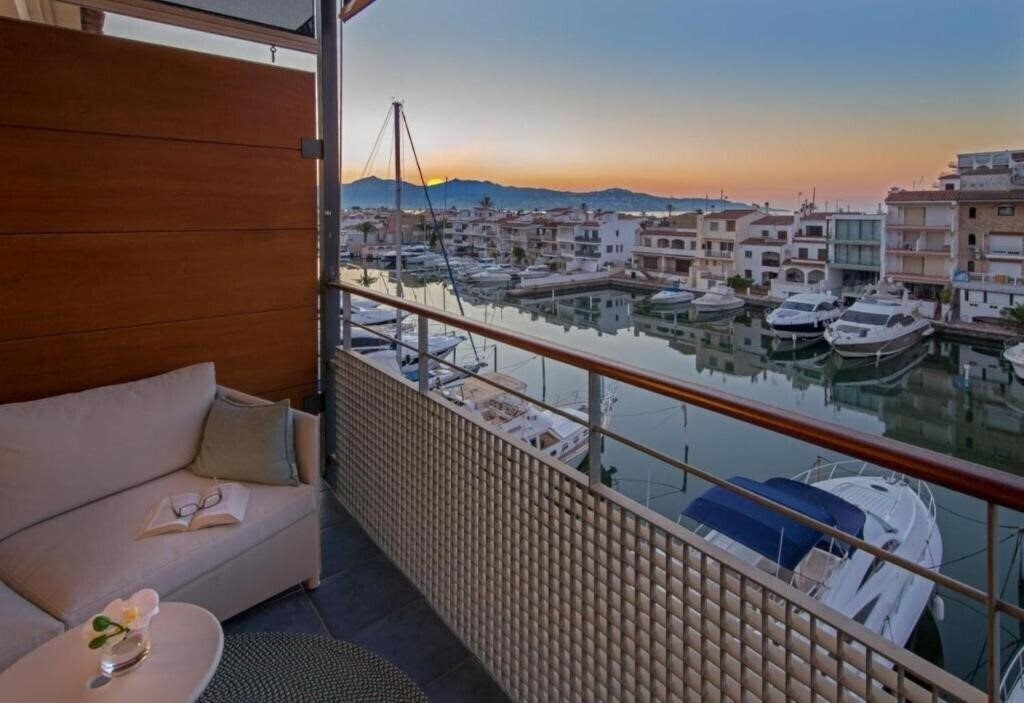 Апартаменти Port Salins 4*