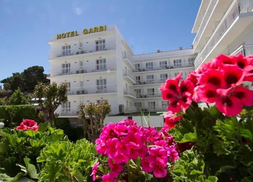 Вид Villa Garbi Lloret 3*