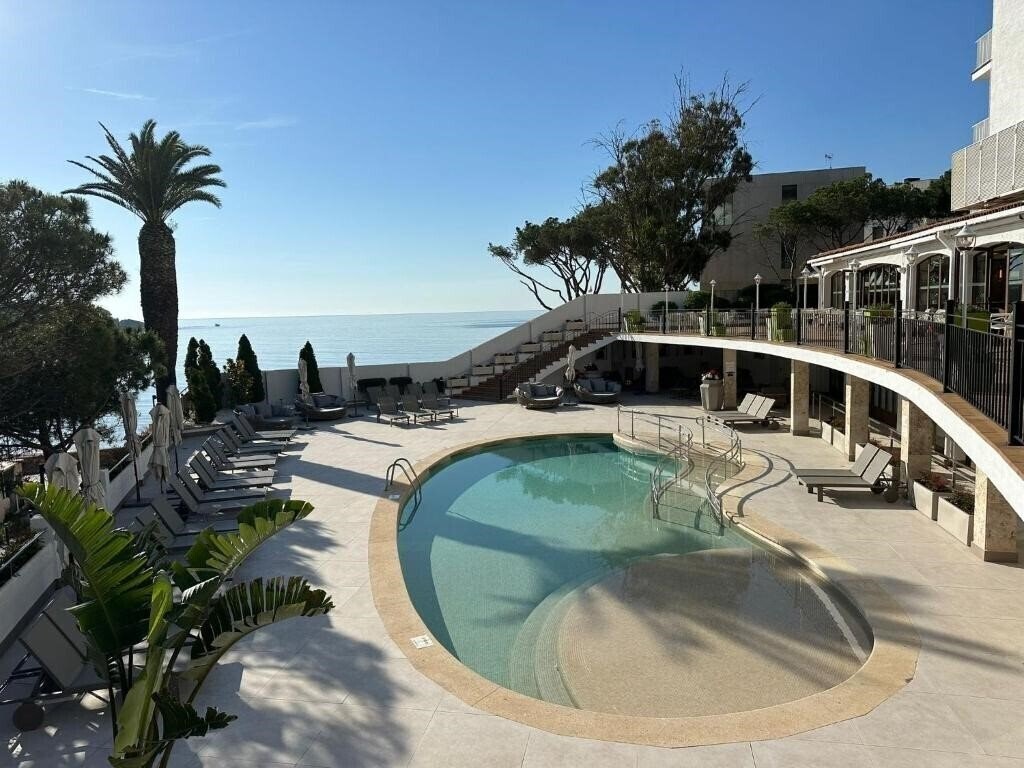 Отель Ilunion Caleta Park 4*