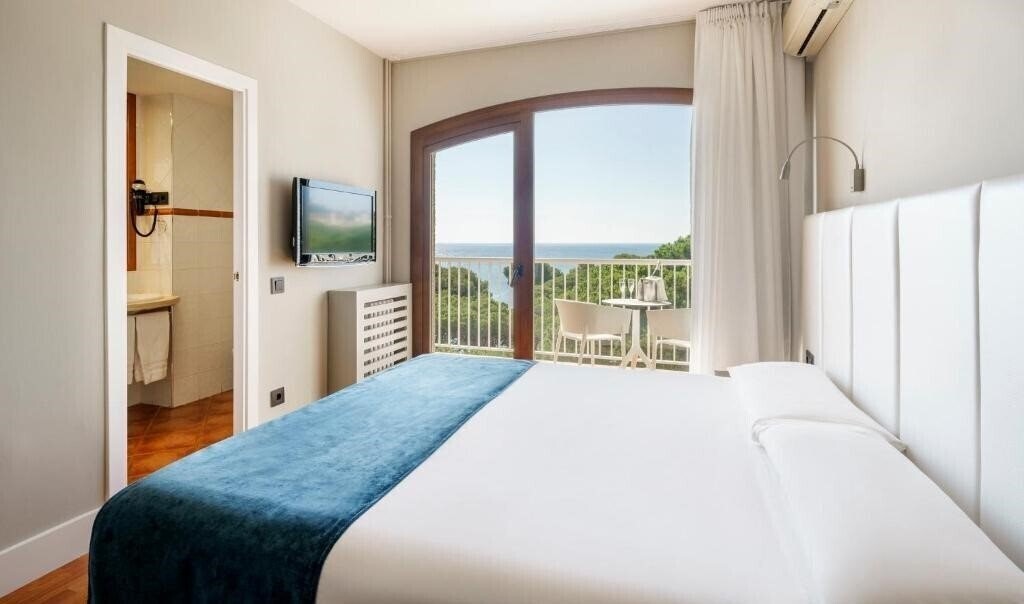 Апартаменты Ilunion Caleta Park 4*