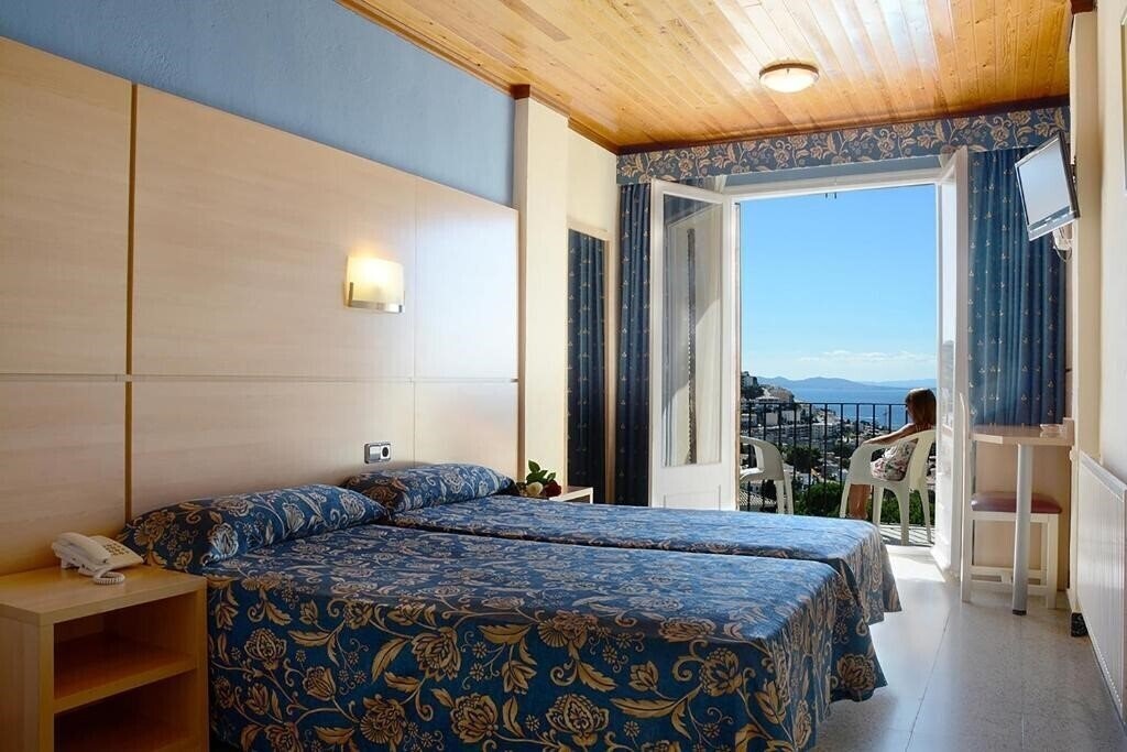 Панорама Grecs 2*