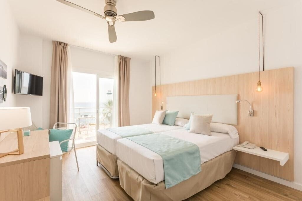 Вид Hotel Monterrey Roses by Pierre & Vacances (ex. Monterrey) 3*