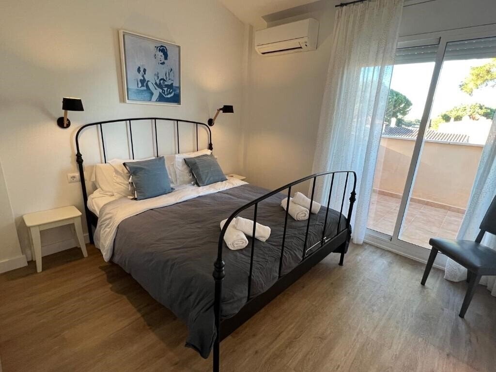 Фото Villa Pinamar Playa De Pals 4*