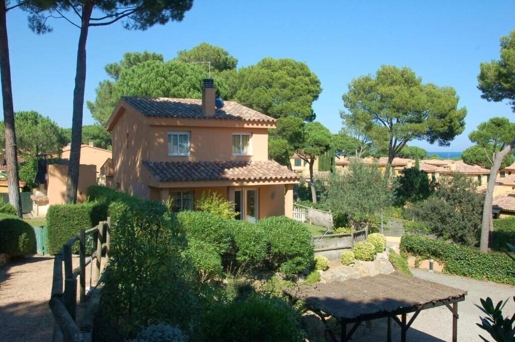 Территория Villa Pinamar Playa De Pals 4*