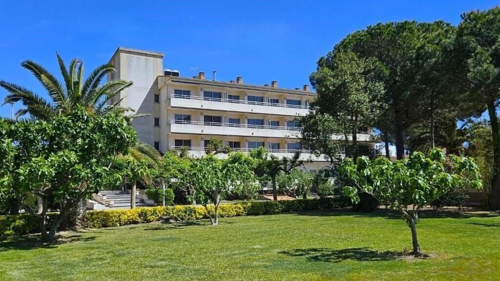 Вид Apartamentos La Masia 2*