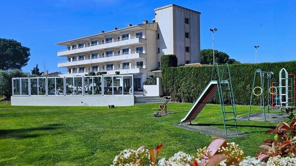 Территория Apartamentos La Masia 2*