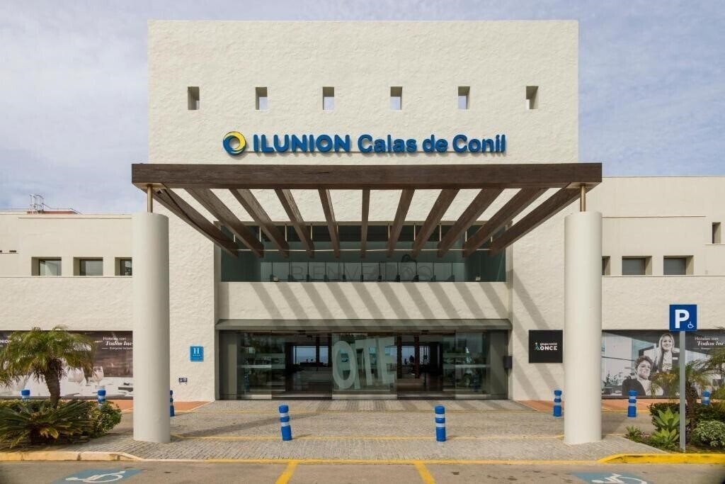 Апартаменти Ilunion Calas De Conil 4*