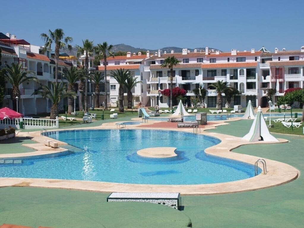 Готель Apartamentos Habitat Playa Romana 3000 3*