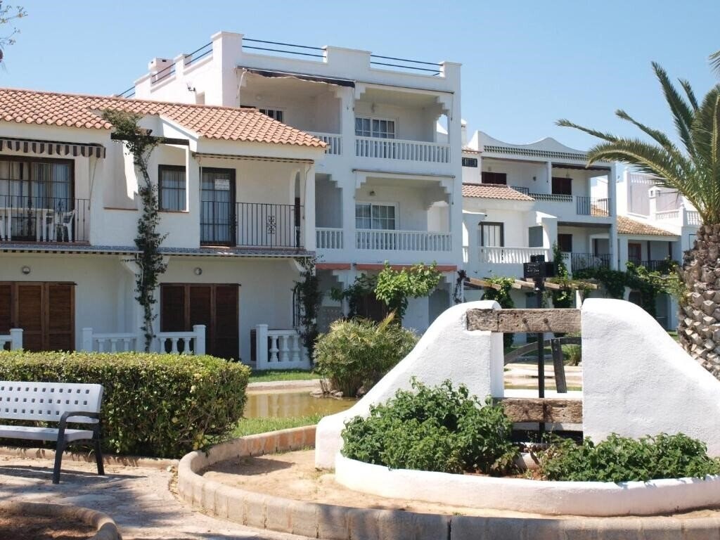 Фотографія Apartamentos Habitat Playa Romana 3000 3*