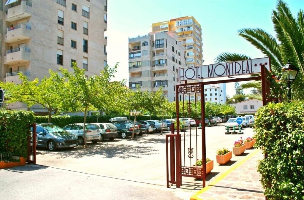 Апартаменты Montreal Hotel 3*