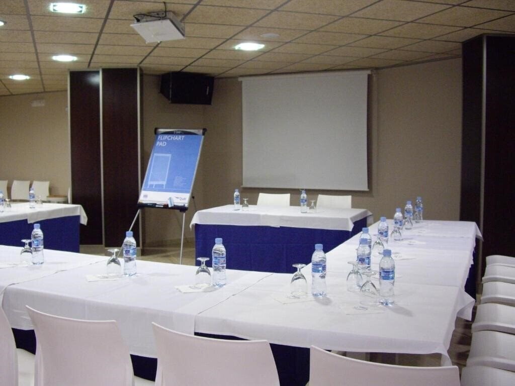 Территория Complejo Euhostal 2*