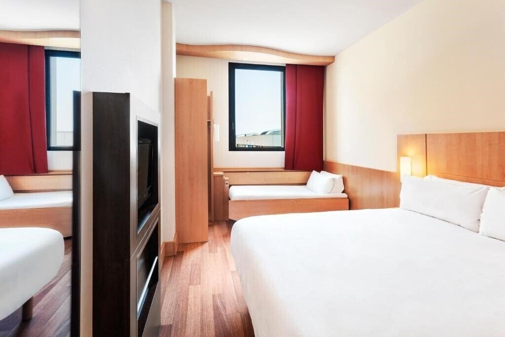 Вид B&B Hotel Barcelona Mataro (ex. Ibis Barcelona Mataro) 2*