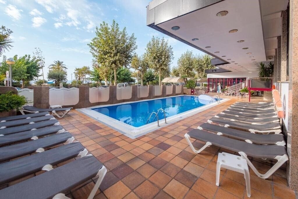 Отель Garbi Calella 3*