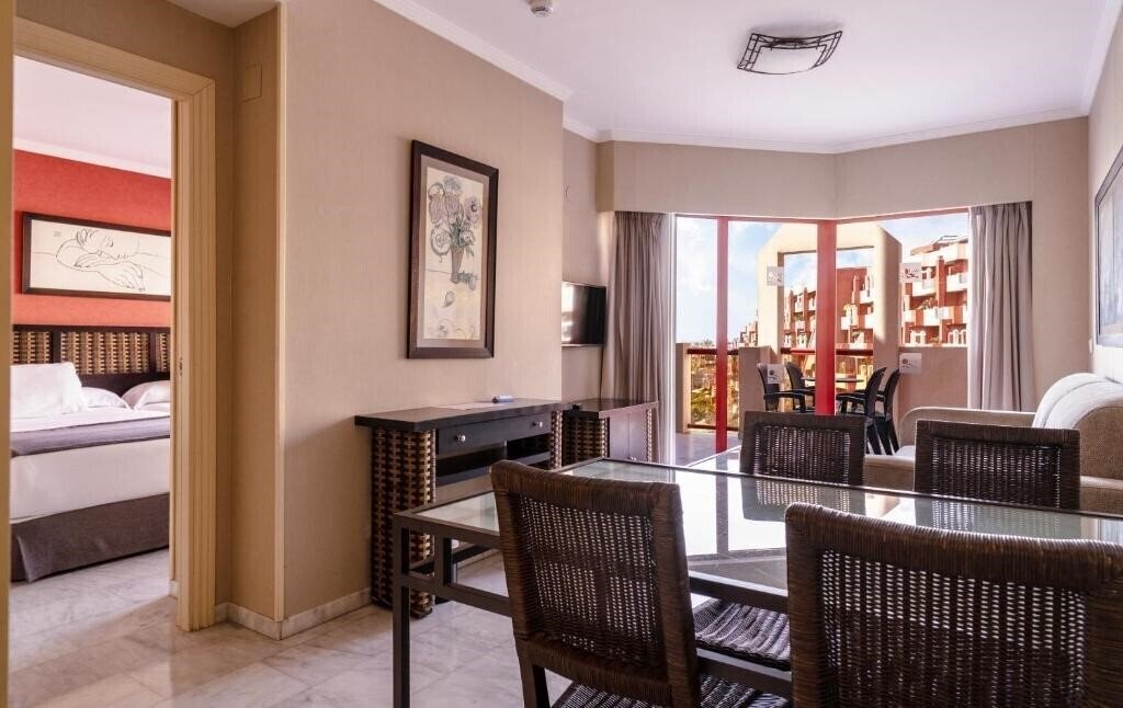 Апартаменты Holiday World Resort 4*