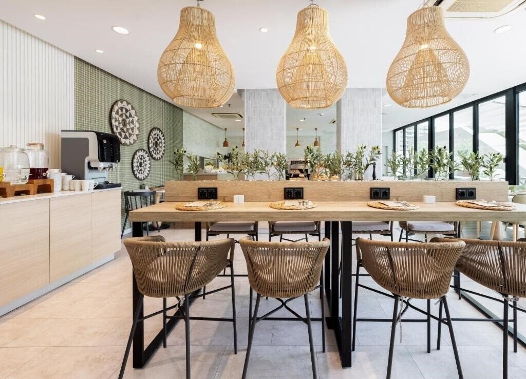 Готель Malaga Alameda Centro by Melia (ex. Tryp Alameda) 4*