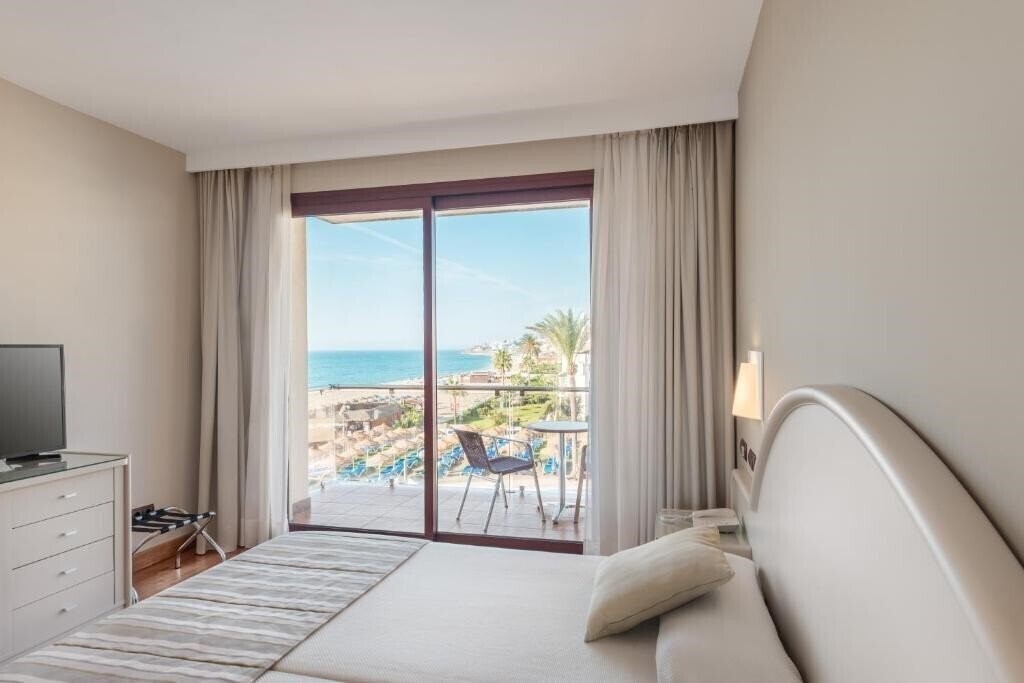Вид Gran Hotel Costa Del Sol 4*
